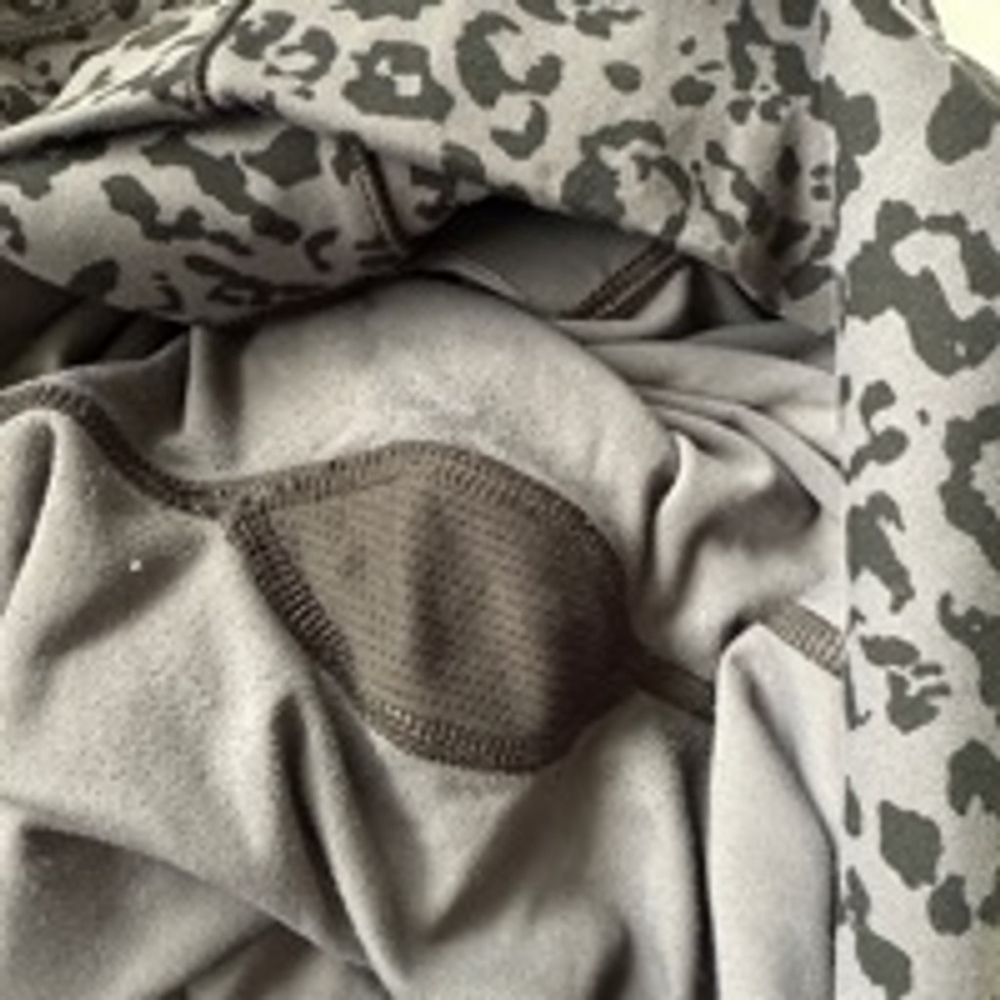 Athleta Salutation Capri size SP small petite animal print breathable - Picture 9 of 10